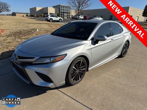 Used 2018 Toyota Camry XSE image 7