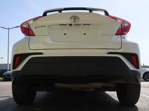 Used 2021 Toyota C-HR LE image 10