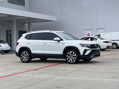 Used 2023 Volkswagen Taos SE image 6