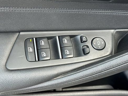 Used 2019 BMW 530e w/ Convenience Package image 15