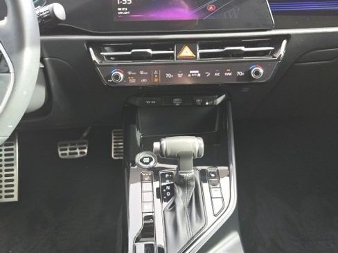 Used 2023 Kia Niro EX Touring image 25