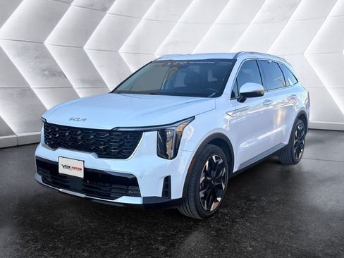 Used 2024 Kia Sorento EX FWD image 3