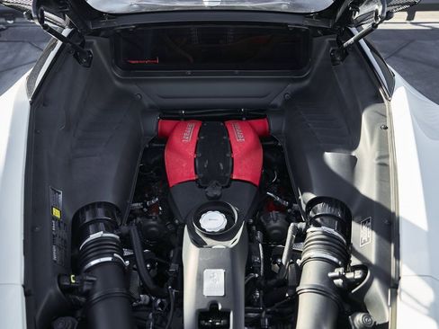 Used 2021 Ferrari F8 Tributo image 21