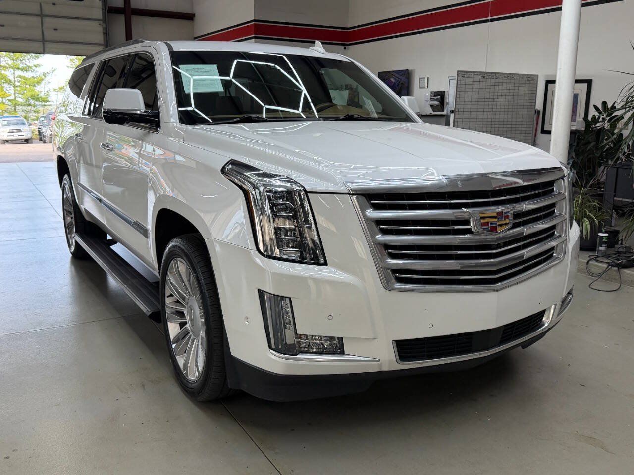 Used 2017 Cadillac Escalade ESV Platinum AWD/4WD image 1