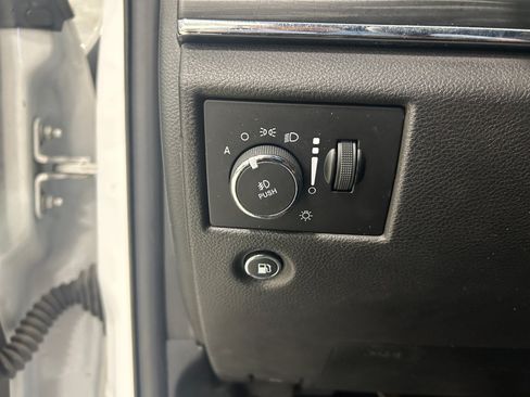 Used 2020 Jeep Grand Cherokee Limited RWD image 15