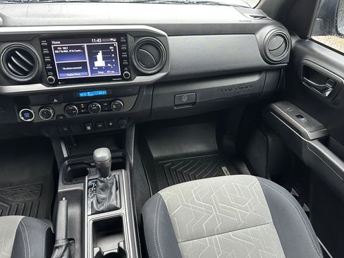 Used 2021 Toyota Tacoma TRD Off-Road image 15