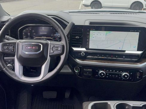 Used 2025 GMC Sierra 1500 Elevation image 14