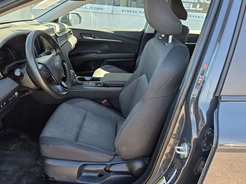 Used 2025 Toyota Camry LE image 28