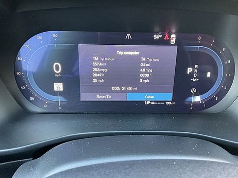 Certified 2025 Volvo XC40 B5 Core image 32