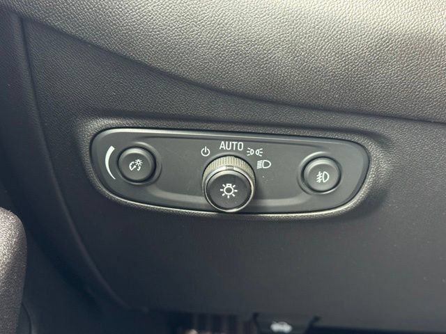 Used 2020 Chevrolet Equinox LT w/ Driver Convenience Package AWD/4WD image 32