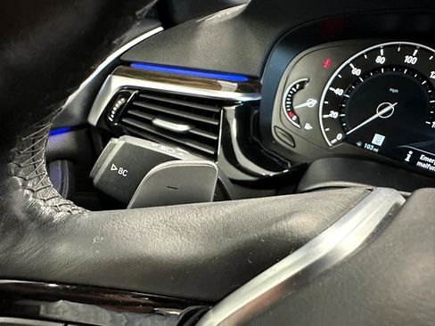 Used 2019 BMW 530i w/ Convenience Package image 36