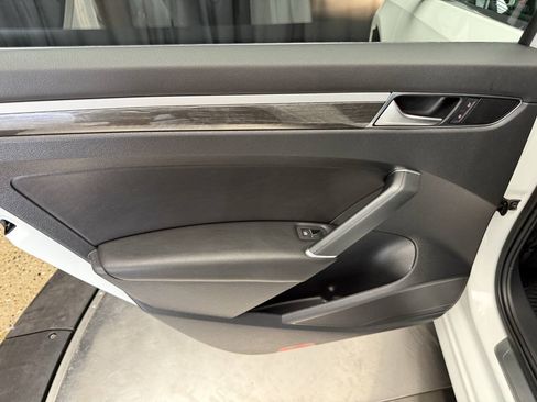 Used 2016 Volkswagen Passat 1.8T FWD image 17