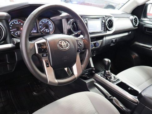 Used 2017 Toyota Tacoma SR5 w/ Tow Package RWD image 31