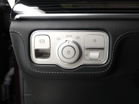 Used 2024 Mercedes-Benz Maybach GLS 600 4MATIC image 10