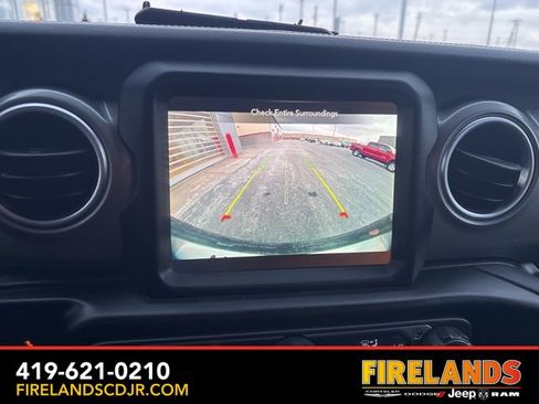 Used 2022 Jeep Wrangler Unlimited Sahara w/ Cold Weather Group image 24