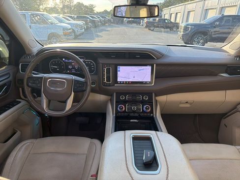 Used 2021 GMC Yukon XL Denali image 10