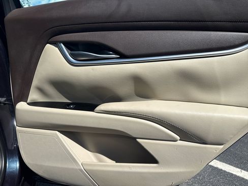 Used 2013 Cadillac XTS 4dr Sdn FWD image 19