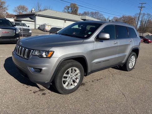 Used 2018 Jeep Grand Cherokee Laredo image 1