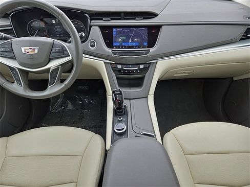 Certified 2022 Cadillac XT5 Premium Luxury image 19
