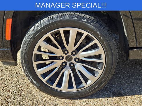 Used 2022 Jeep Grand Wagoneer Series III AWD/4WD image 11