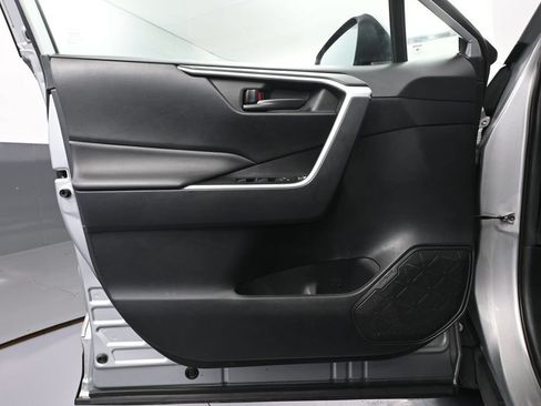 Used 2019 Toyota RAV4 LE w/ Carpet Mat Package AWD/4WD image 19