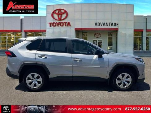 Used 2023 Toyota RAV4 LE AWD/4WD image 5