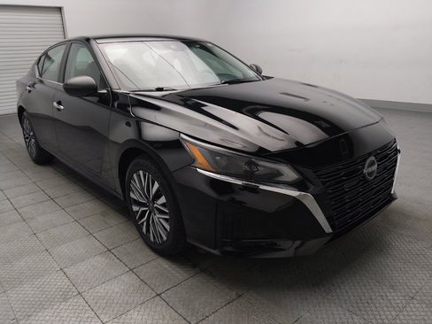 Used 2024 Nissan Altima 2.5 SV FWD image 13