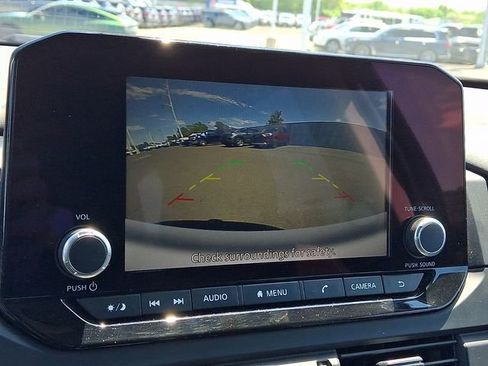 Used 2024 Nissan Pathfinder S AWD/4WD image 15