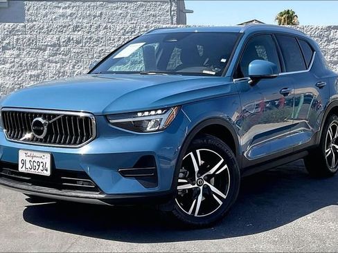 Used 2024 Volvo XC40 B5 Core AWD/4WD image 1