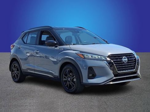 Used 2023 Nissan Kicks SR w/ SR Premium Package FWD image 3