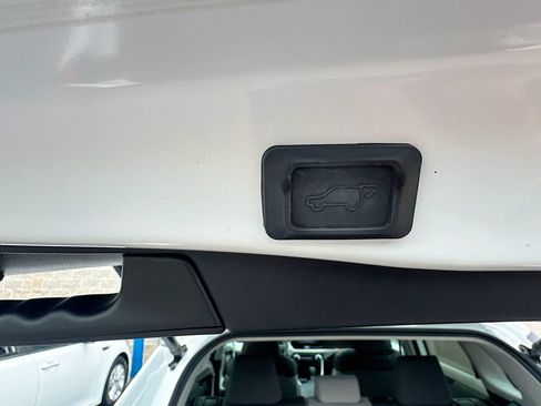 Used 2019 Toyota RAV4 XLE AWD/4WD image 26