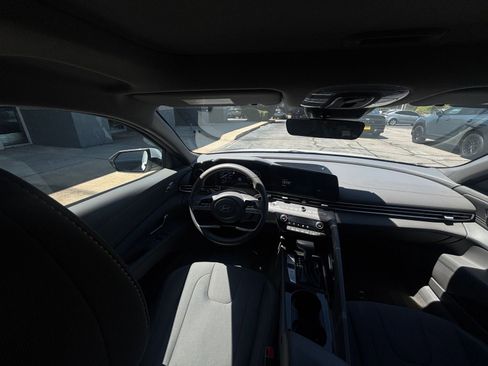 Used 2025 Hyundai Elantra SEL FWD image 36