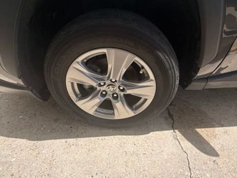 Used 2023 Toyota RAV4 XLE FWD image 9