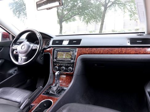 Used 2013 Volkswagen Passat TDI SEL Premium image 7