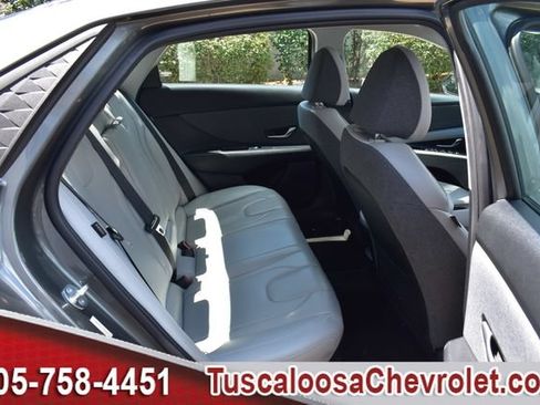 Used 2025 Hyundai Elantra Limited FWD image 25