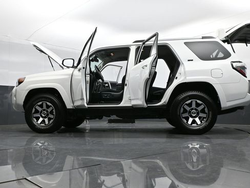 Used 2021 Toyota 4Runner SR5 image 34