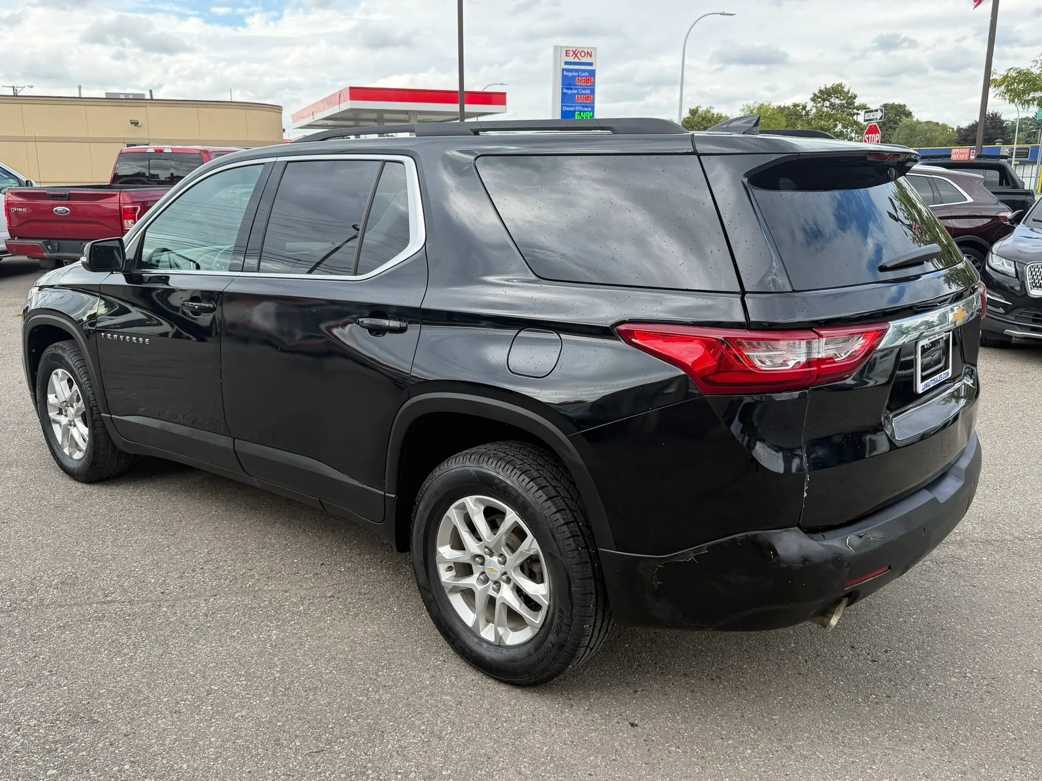 Used 2021 Chevrolet Traverse LT FWD image 3