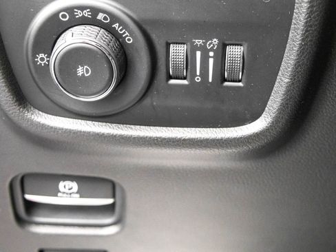 Used 2021 Jeep Grand Cherokee L Overland w/ Luxury Tech Group IV image 18