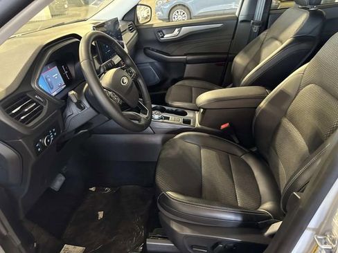 Used 2025 Ford Escape SE image 14