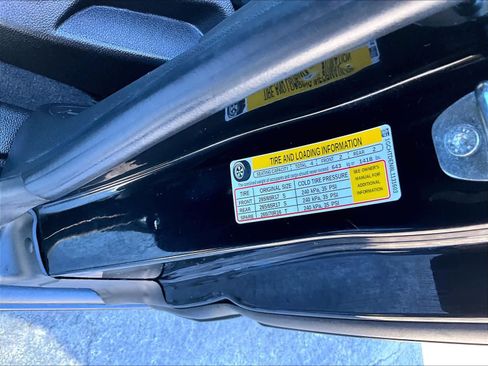 Used 2020 Chevrolet Colorado Z71 w/ Z71 Midnight Edition image 37