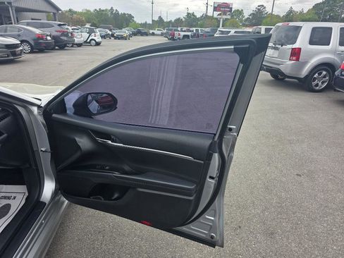 Used 2020 Toyota Camry SE image 9