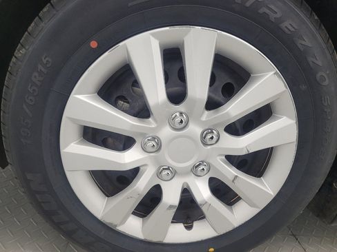 Used 2024 Nissan Versa S w/ Trunk Package FWD image 31