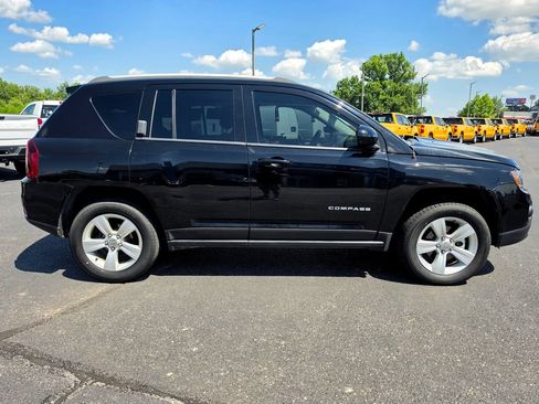 Used 2017 Jeep Compass Latitude AWD/4WD image 10