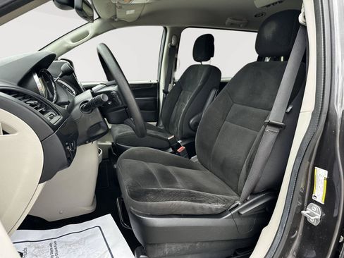 Used 2019 Dodge Grand Caravan SE FWD image 7