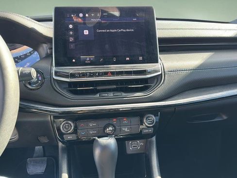 Used 2025 Jeep Compass Latitude w/ Altitude Special Edition image 8