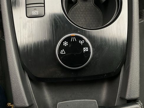 Used 2025 Nissan Rogue SV AWD/4WD image 25