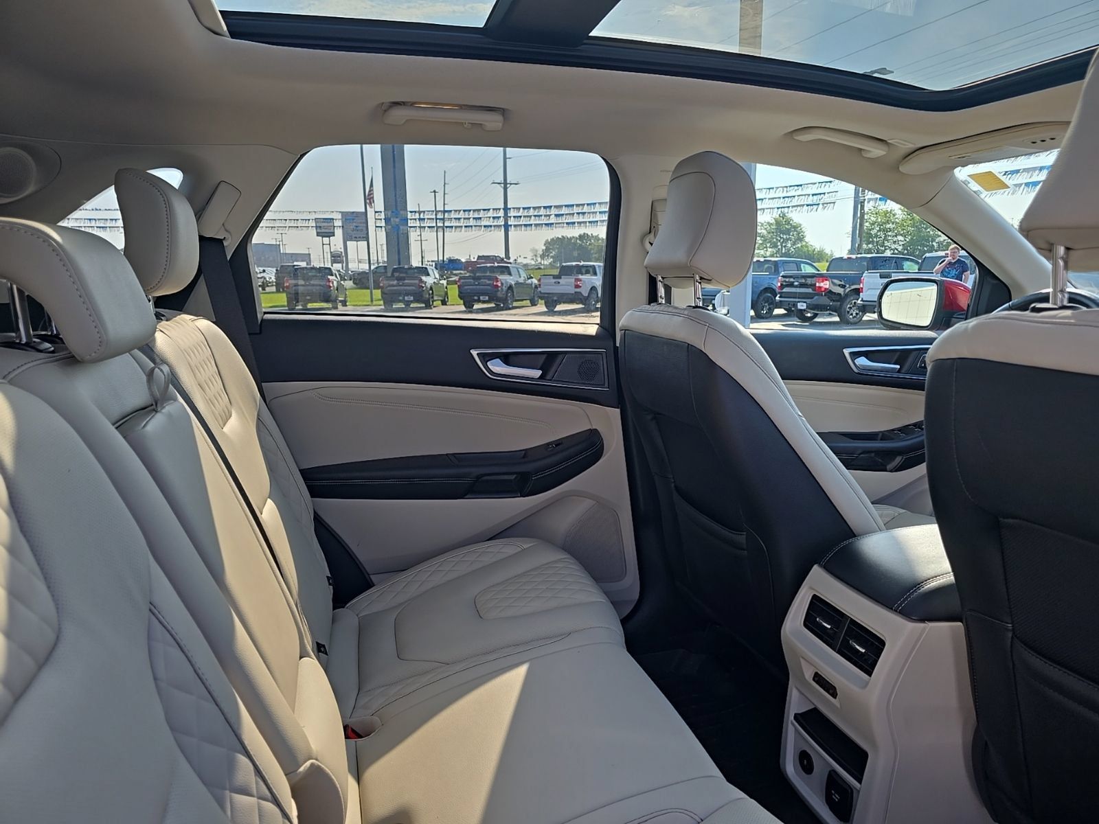 Used 2024 Ford Edge Titanium w/ Titanium Elite Package AWD/4WD image 9