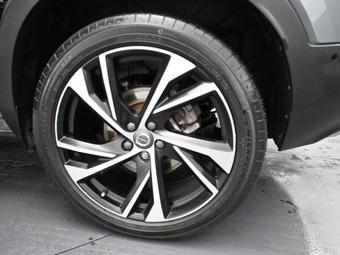 Used 2019 Volvo XC40 T5 R-Design image 45