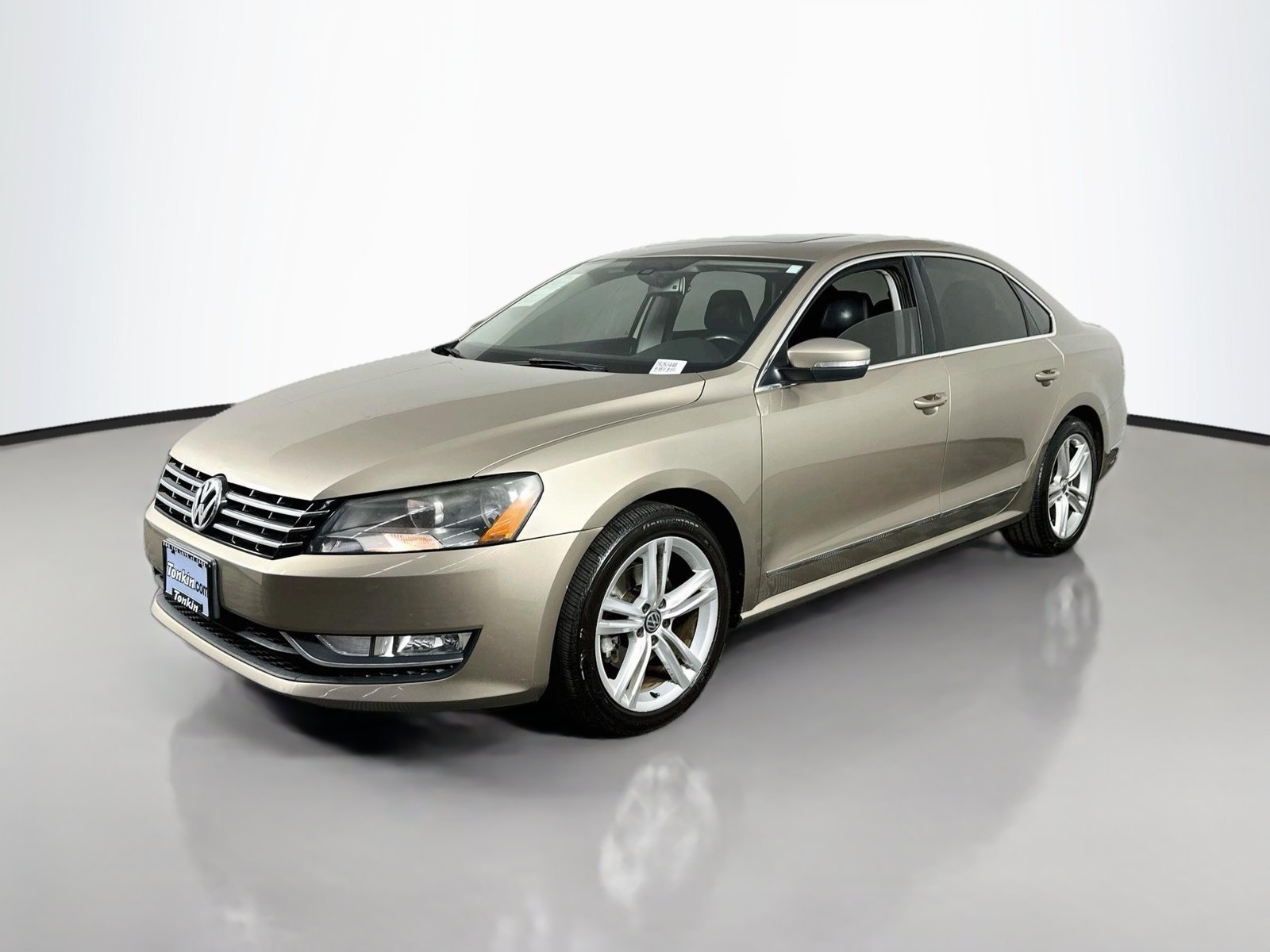 Used 2015 Volkswagen Passat TDI SEL Premium FWD image 3