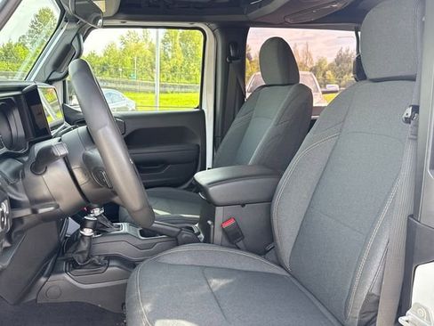 Used 2025 Jeep Wrangler Sport AWD/4WD image 17